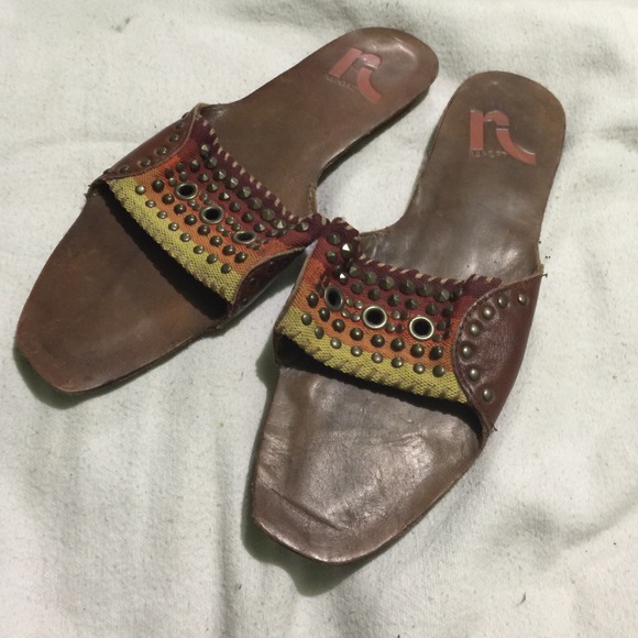 Report sandals