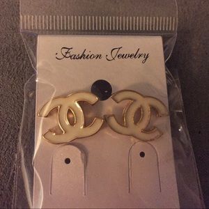 Beautiful c earrings studs