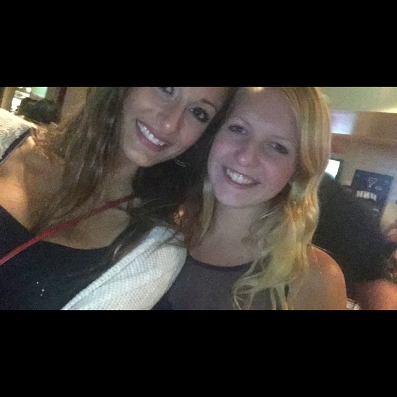 Meet your Posher, Hannah - Picture 2 of 7