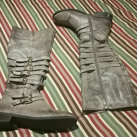 TAN BOOTS