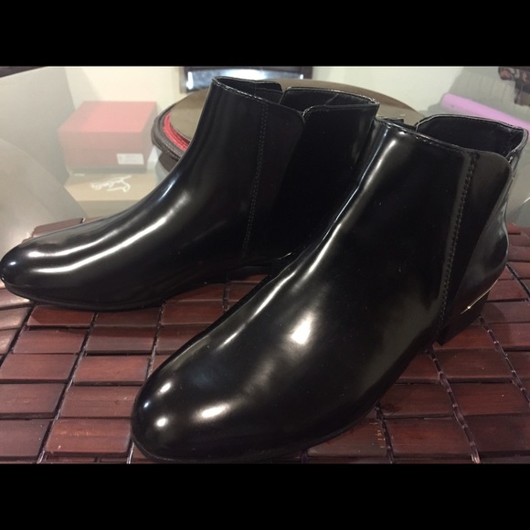 Zara patent leather leather bootie size 6.5/37