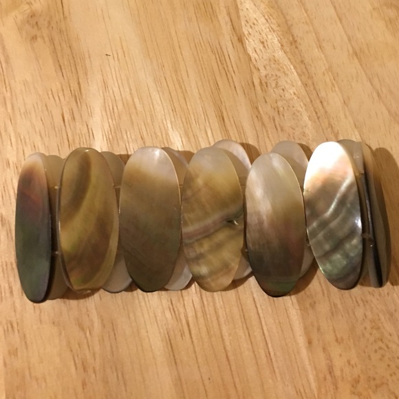 Slip on, delicate, shell bracelet