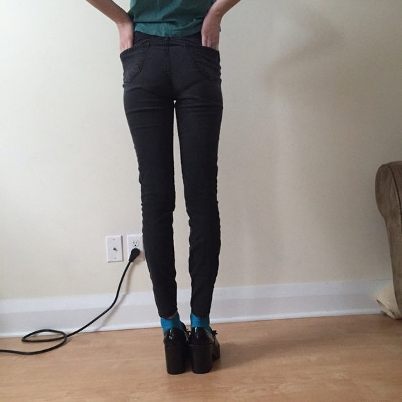 high-waisted black skinny pants - Picture 3 of 3