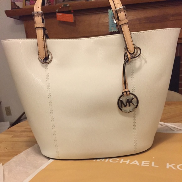 Gorgeous White Michael Kors Tote (tags on)