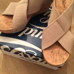 Lucky wedge sandals