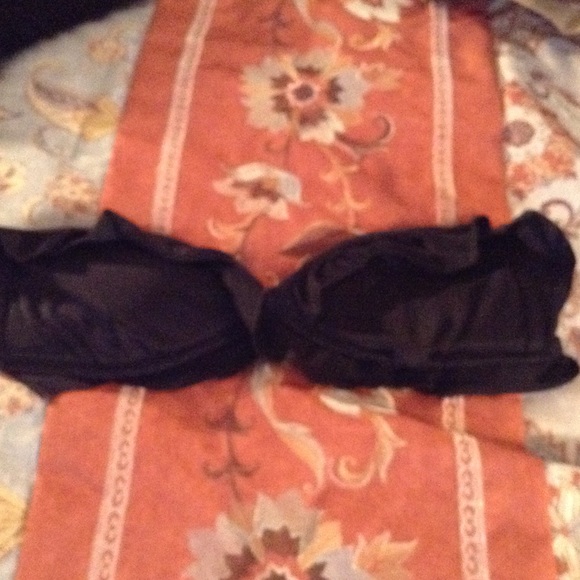 Vic sec bathing suit top size medium, new