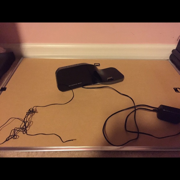 iPhone/iPod dock alarm clock - Picture 2 of 3