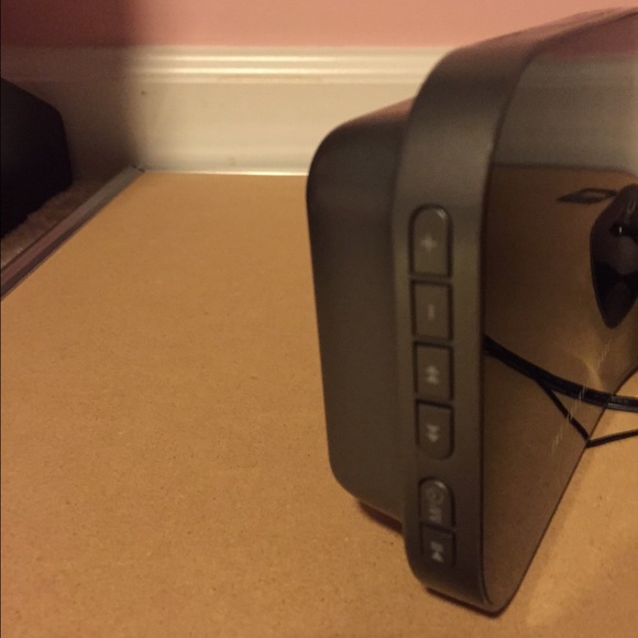 iPhone/iPod dock alarm clock - Picture 3 of 3