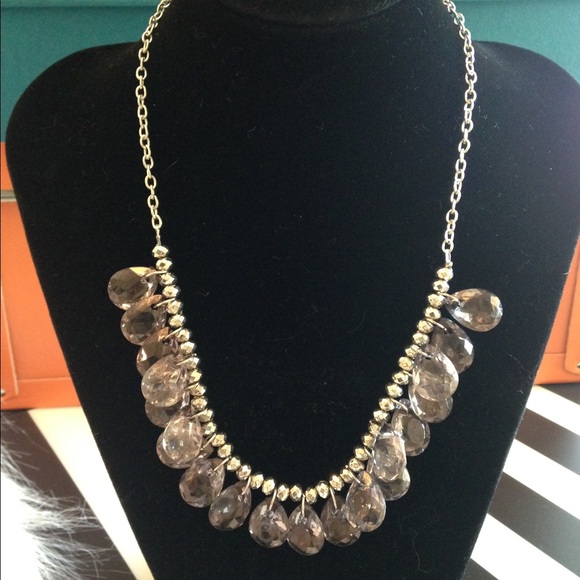 Quirk Jewelry - Light gray teardrop bead necklace & earring set