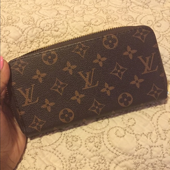 BRAND NEW Louis Vuitton Monogram Zippy
