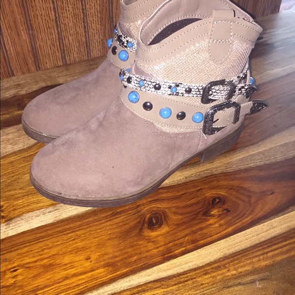 So cute ankle booties