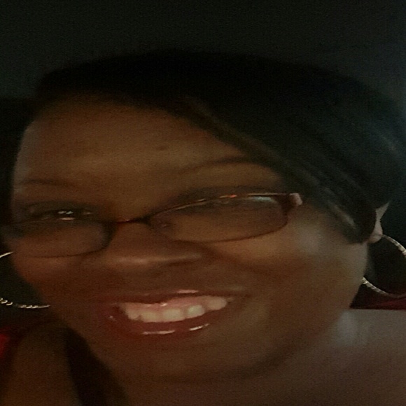 Meet your Posher, Yolanda - Picture 1 of 1