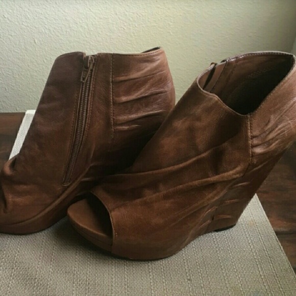 Peep toe wedges