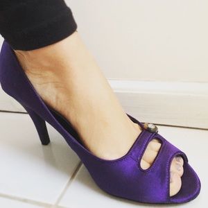 SOLD🎉Isaac Mizrahi Live! Satin Peep Toe Pumps