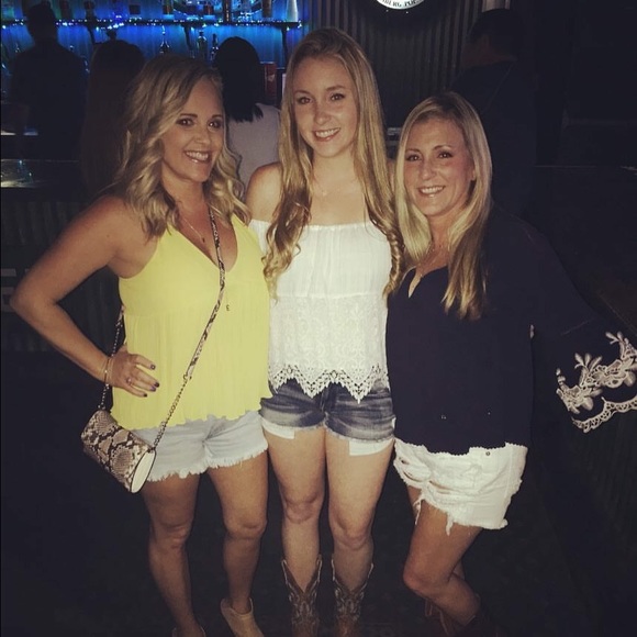 🛍 SUSIE Q'S CLOSET 💍👛👠💄❤️❌TRADES ❌LOW BALLING - Picture 4 of 4