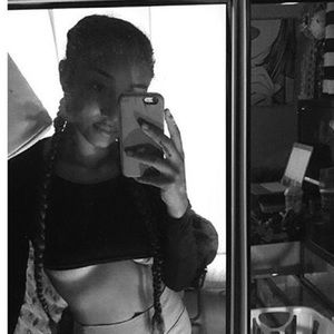 Meet your Posher, Dorali