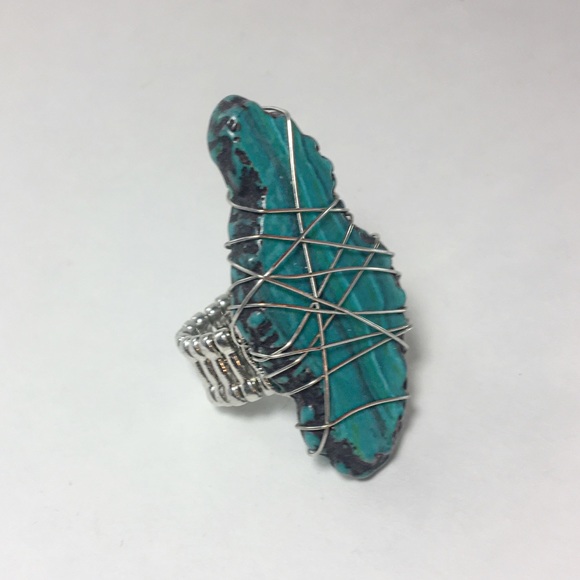 NWOT FRANCESCA’S COLLECTIONS ring - Picture 3 of 7