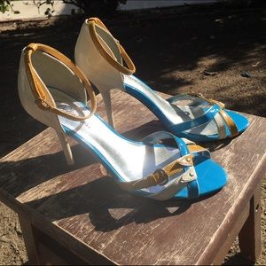 Delicious tri color patent heels