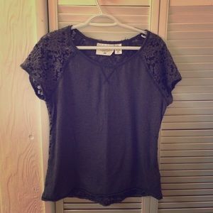 LAST CALL! H&M gray tee back is fully lace