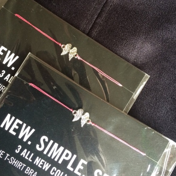 2 Victoria's Secret WING BRACELETS 👩‍❤️‍👩 NWT - Picture 2 of 3