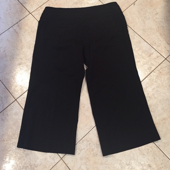 Black Capri