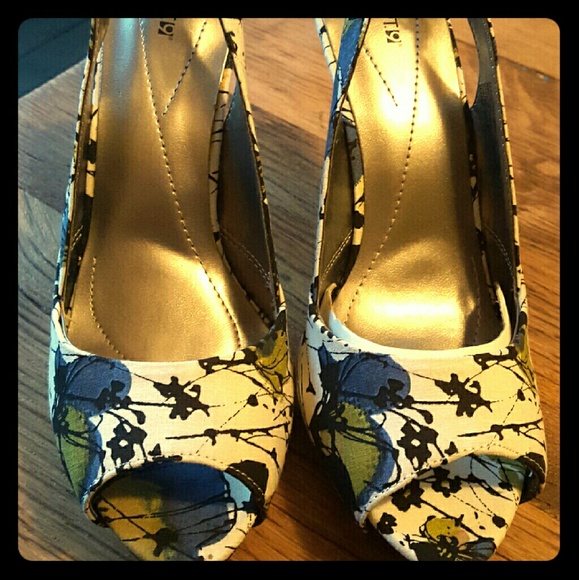 Apt . 9 Heels