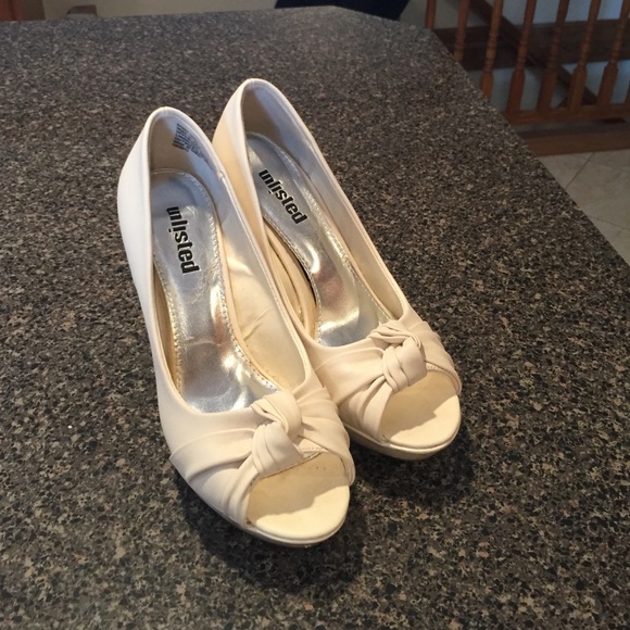 Cream color pumps