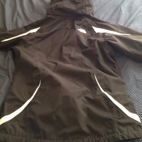 The North Face ski/ rain jacket - Picture 4 of 4