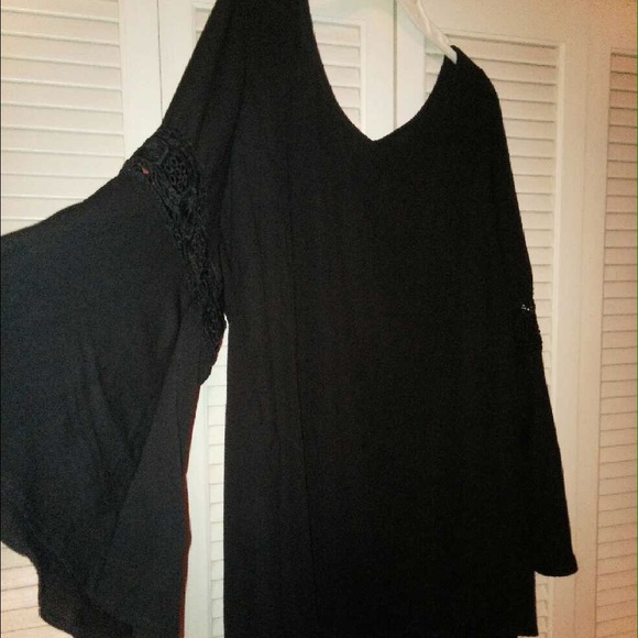 TORRID BELL SLEEVE TOP (3) - Picture 3 of 4