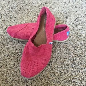 Gently worn woman size 8 toms shoes