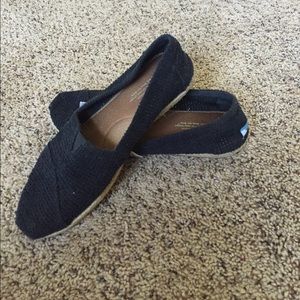 Woman size 8 black Toms shoes