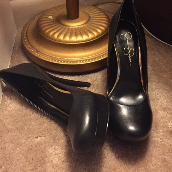 Jessica Simpson pumps