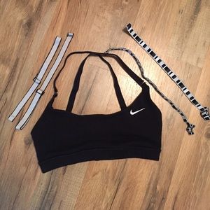 Black and white Nike sports bra! Xs!