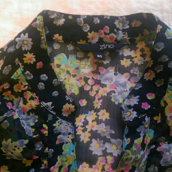 Sheer black floral sleeveless ruffled blouse VGUC - Picture 2 of 4