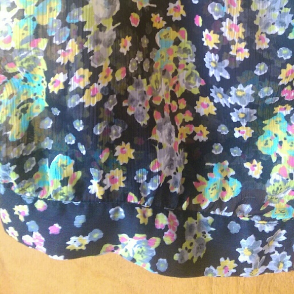 Sheer black floral sleeveless ruffled blouse VGUC - Picture 4 of 4