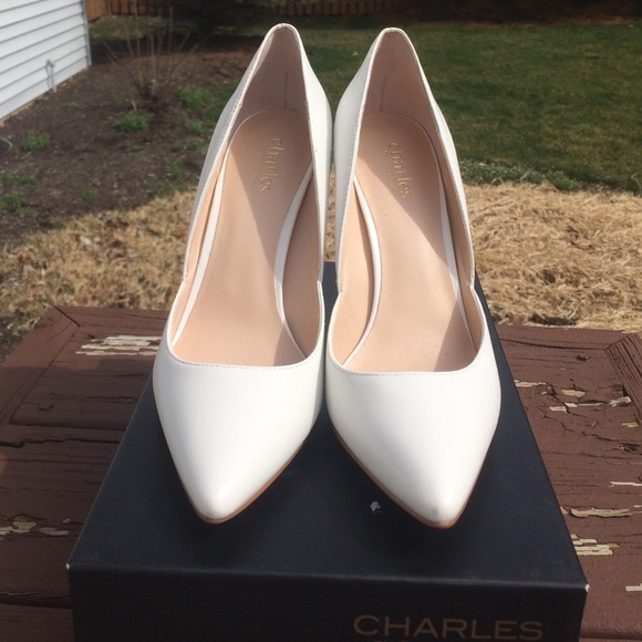 Shoes - Charles David PARKER White Classic Pumps Size 8.5