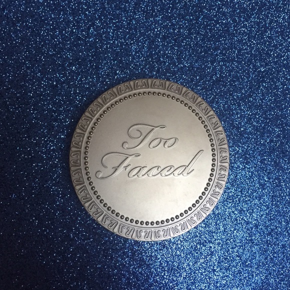 Too faced medium/deep bronzer