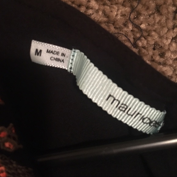 Cute small black tank with design - Picture 2 of 3