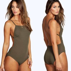 Boohoo Backless Bodysuit in Black 🌹