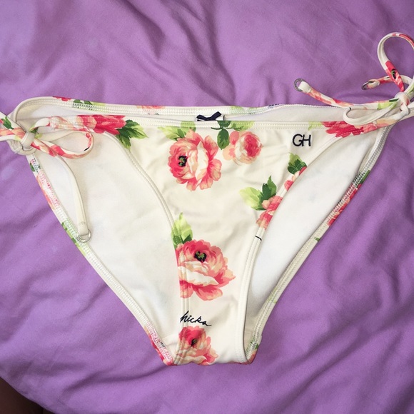 Gilly Hicks swim bottom