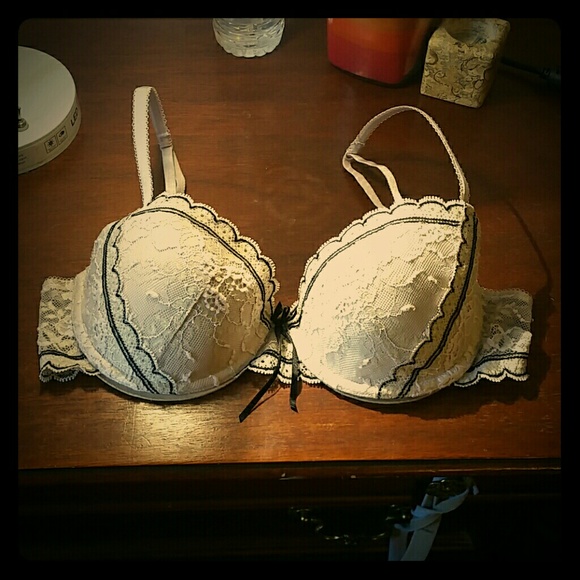 34C Lacey bra with black details, hardly used