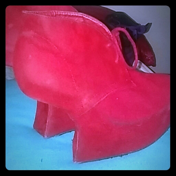 Rouge Heels