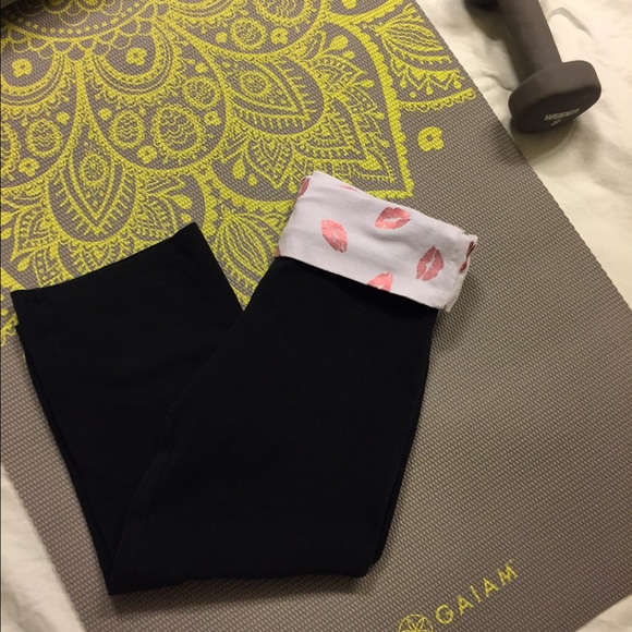 2 HR SALE ⏰Victoria Secret PINK Cropped Yoga Pants