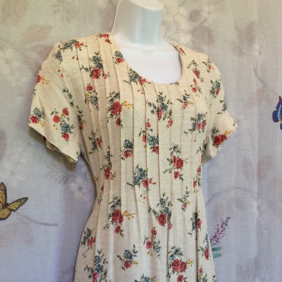 Beautiful Long Floral Dress with Tie Back - Picture 2 of 4