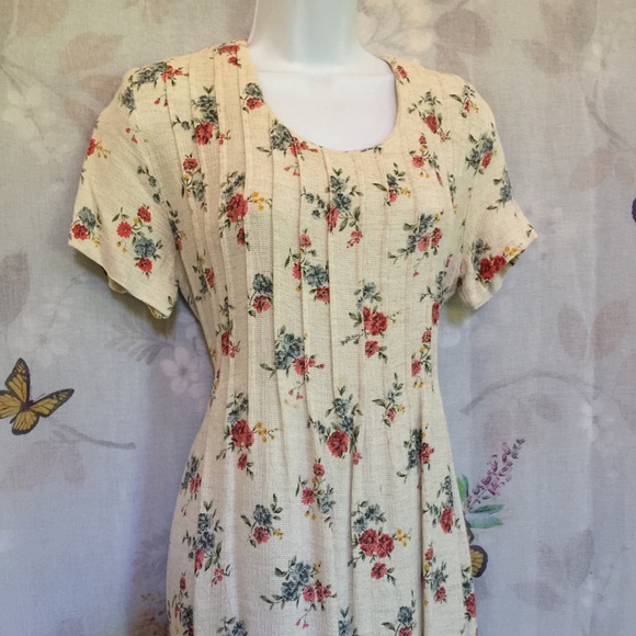 Beautiful Long Floral Dress with Tie Back - Picture 3 of 4