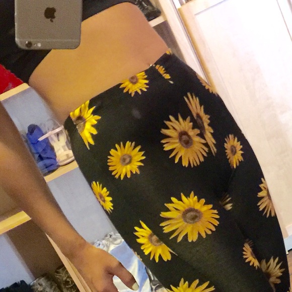 Last Pair🌻 unflower Bell Bottoms - Picture 3 of 3