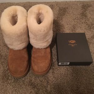 Size 7 Uggs with the care kit!