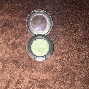 Mac green eyeshadow