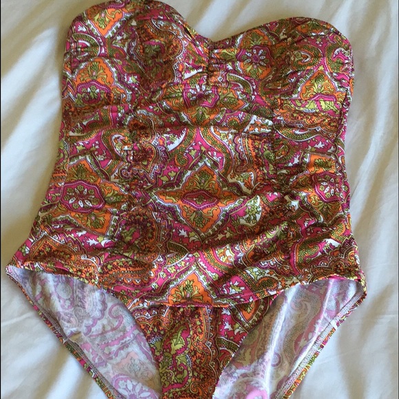 Strapless bathing suit