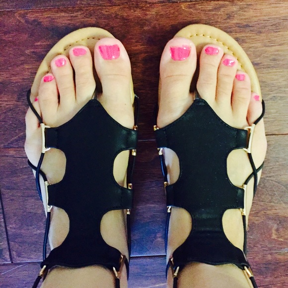 SALE๐Basic Black sandal - Picture 2 of 3